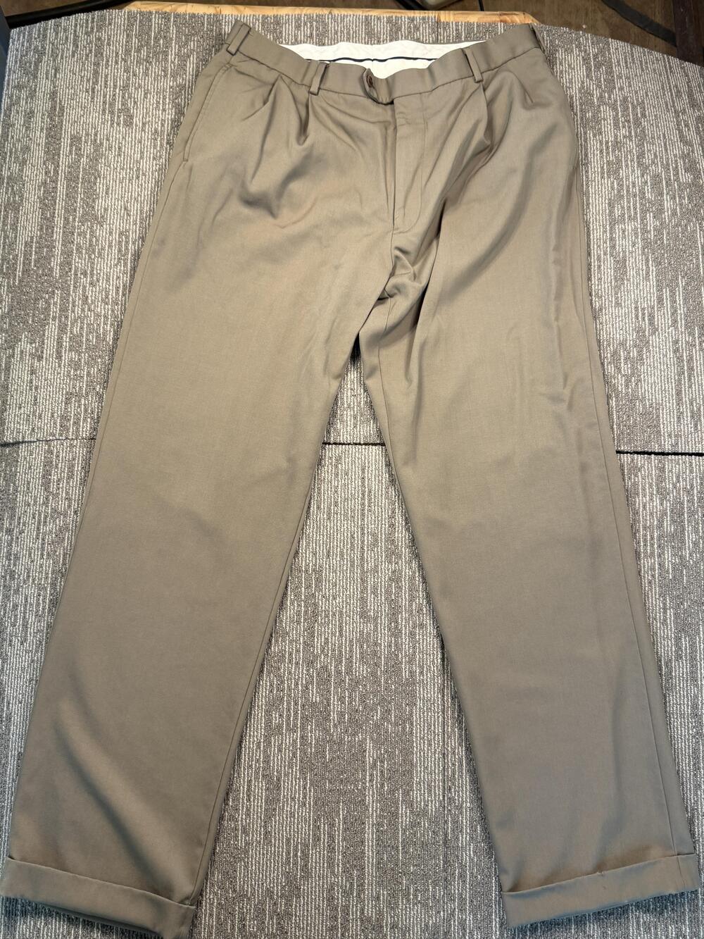 Brooks Brothers 1818 Madison Dress Pants Mens 38x33 Beige Pleated Straight Leg